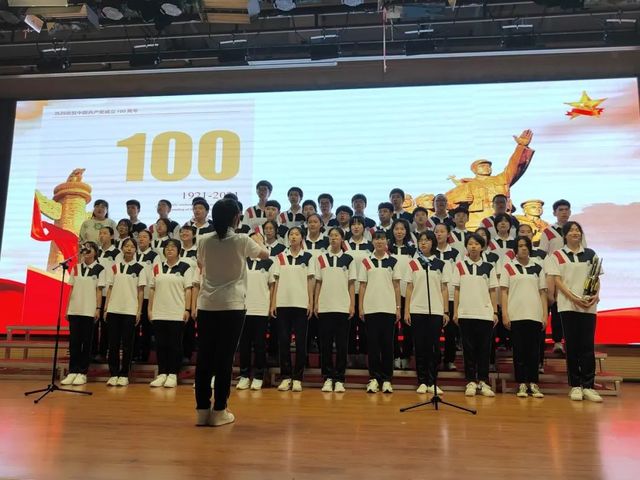践行“十个一” | 传唱红色经典 继承优良传统——高一年级举行军训歌咏比赛