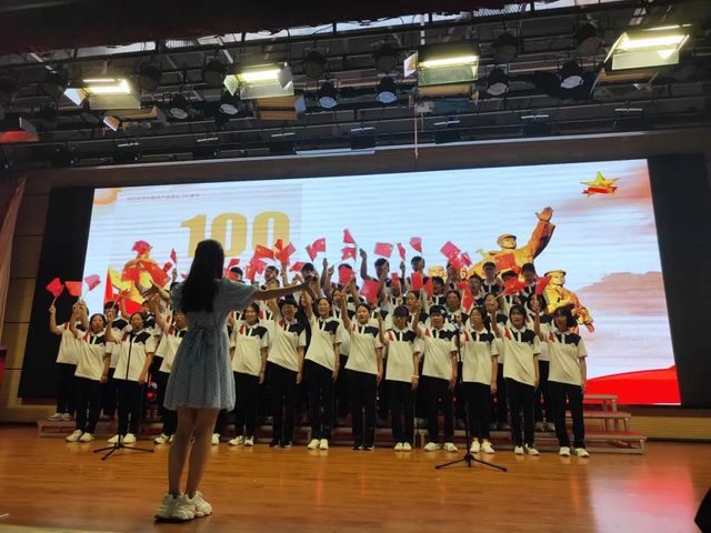 践行“十个一” | 传唱红色经典 继承优良传统——高一年级举行军训歌咏比赛