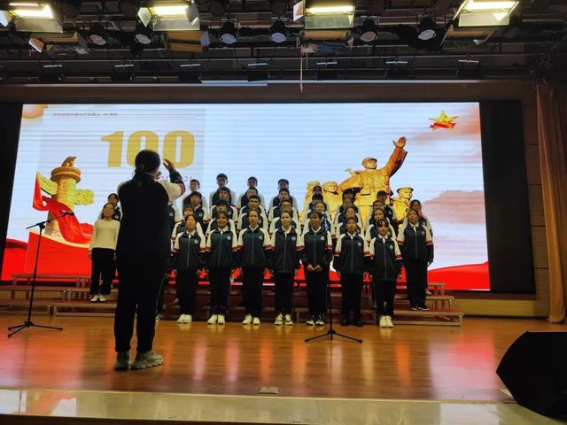 践行“十个一” | 传唱红色经典 继承优良传统——高一年级举行军训歌咏比赛