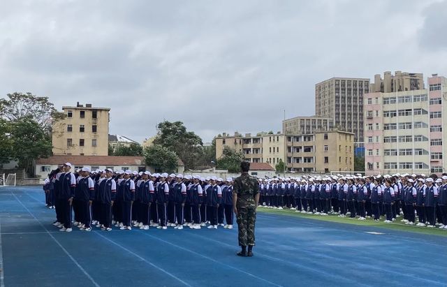 践行“十个一” | 学军人之风采，强自身之素质——青岛六十六中2021年国防教育实践活动举行闭营式