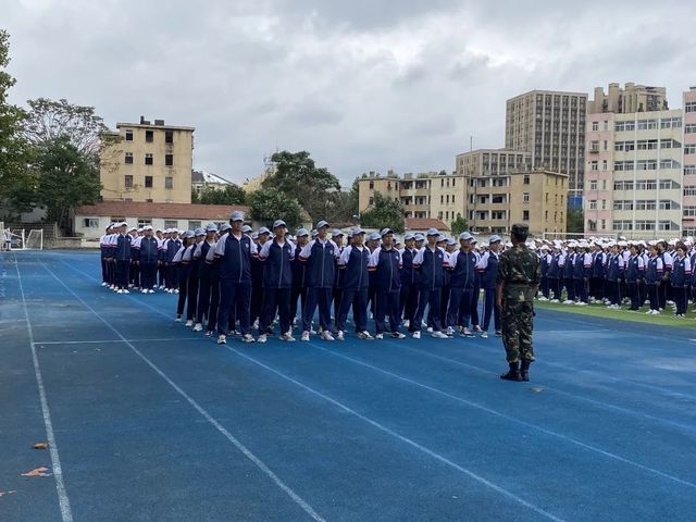 践行“十个一” | 学军人之风采，强自身之素质——青岛六十六中2021年国防教育实践活动举行闭营式