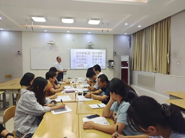 学“七一”讲话 创岗位先锋——高一教师党支部举行主题党日活动