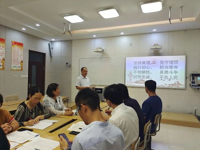 学“七一”讲话 创岗位先锋——高一教师党支部举行主题党日活动