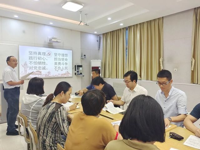 学“七一”讲话 创岗位先锋——高一教师党支部举行主题党日活动
