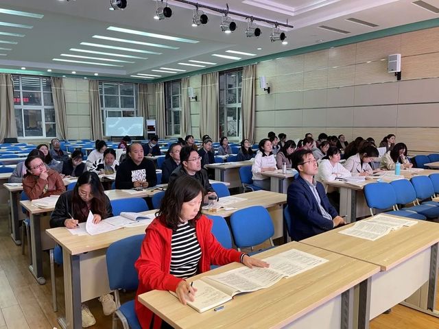 立足学情寻对策 高效备考达目标——2022届高三一轮复习第二次研讨会简讯