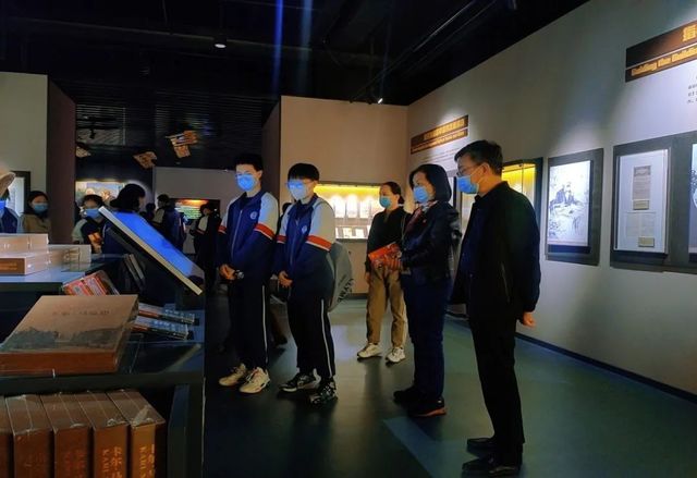 赓续红色血脉 传承红色精神——青岛六十六中到红景新区开展研学活动