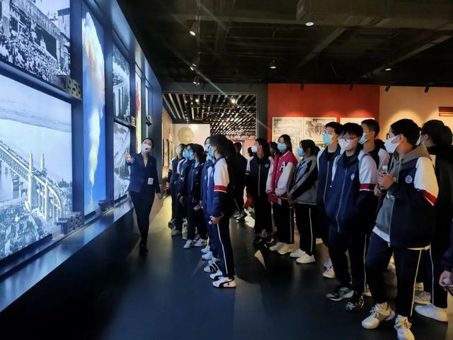 赓续红色血脉 传承红色精神——青岛六十六中到红景新区开展研学活动
