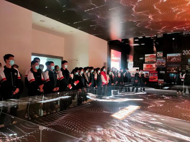 赓续红色血脉 传承红色精神——青岛六十六中到红景新区开展研学活动