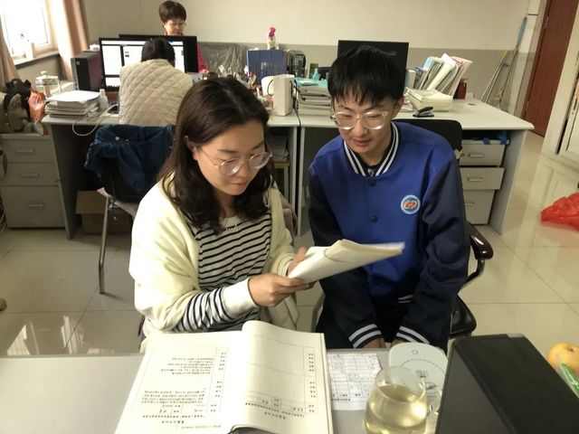 党员教师齐帮扶 关爱学生促成长——高三教师党支部“我为群众办实事”活动侧记