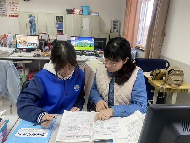 党员教师齐帮扶 关爱学生促成长——高三教师党支部“我为群众办实事”活动侧记