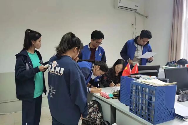 党员教师齐帮扶 关爱学生促成长——高三教师党支部“我为群众办实事”活动侧记