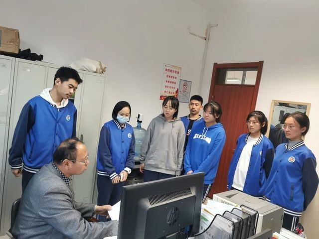 党员教师齐帮扶 关爱学生促成长——高三教师党支部“我为群众办实事”活动侧记