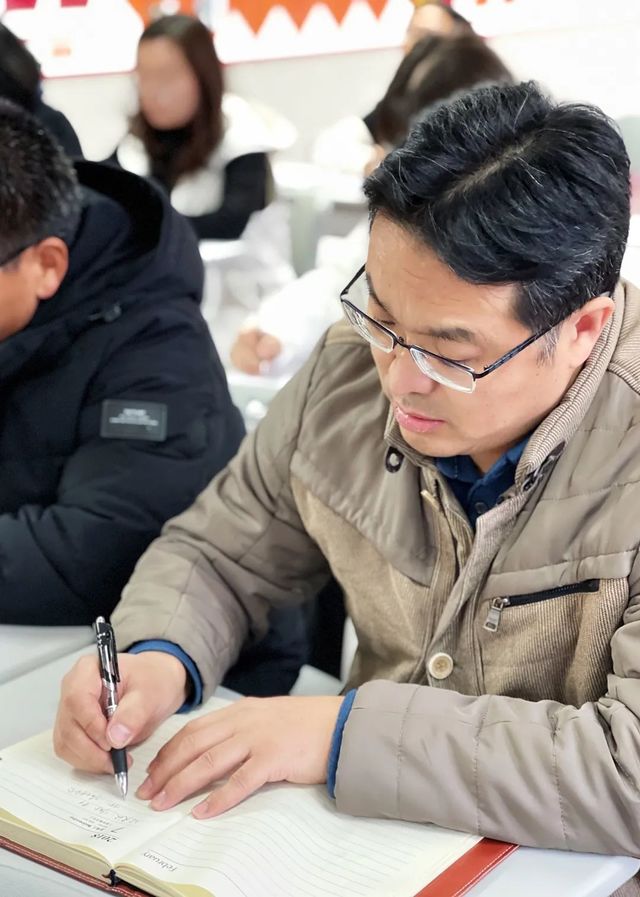 深入学习全会精神，奋力谱写新的篇章——高三教师党支部开展学习十九届六中全会精神主题党日活动