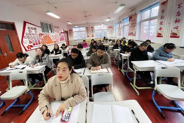 深入学习全会精神，奋力谱写新的篇章——高三教师党支部开展学习十九届六中全会精神主题党日活动