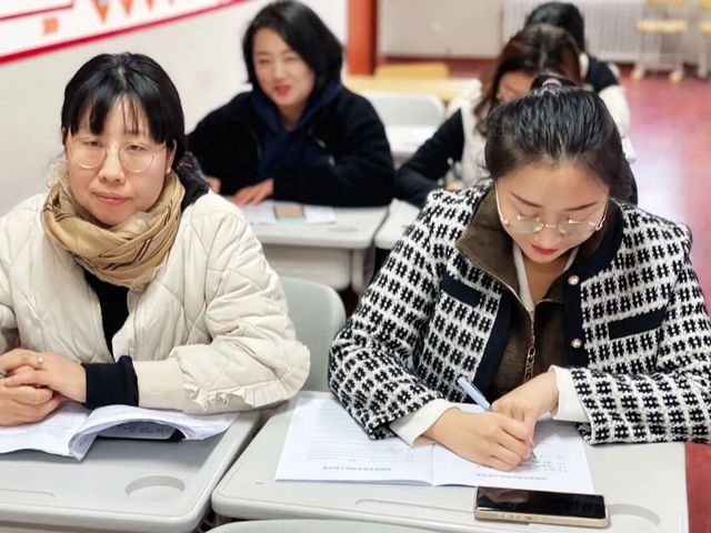 深入学习全会精神，奋力谱写新的篇章——高三教师党支部开展学习十九届六中全会精神主题党日活动