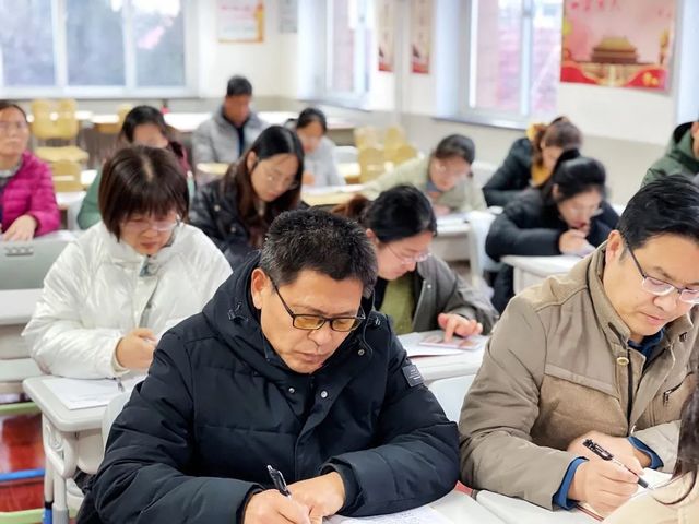 深入学习全会精神，奋力谱写新的篇章——高三教师党支部开展学习十九届六中全会精神主题党日活动