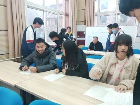 育人育己促成长，亦师亦友助前行——高一年级举行全员育人导师制师生见面会