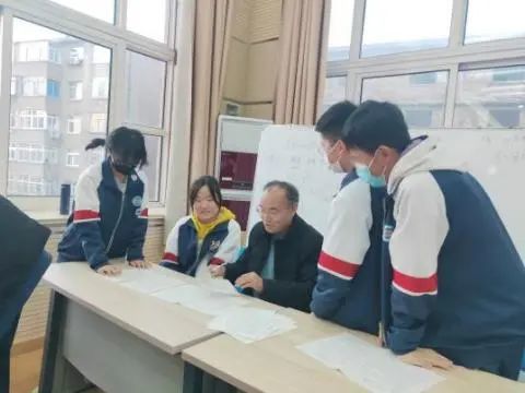 育人育己促成长，亦师亦友助前行——高一年级举行全员育人导师制师生见面会