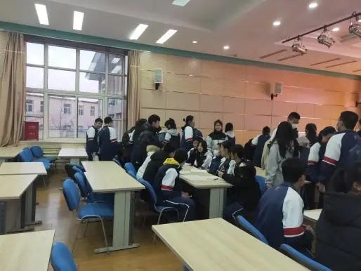育人育己促成长，亦师亦友助前行——高一年级举行全员育人导师制师生见面会