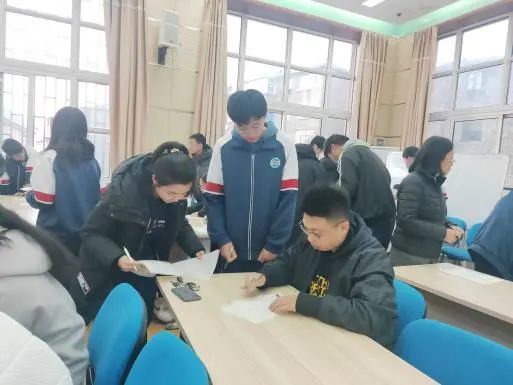 育人育己促成长，亦师亦友助前行——高一年级举行全员育人导师制师生见面会