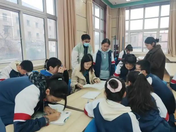 育人育己促成长，亦师亦友助前行——高一年级举行全员育人导师制师生见面会