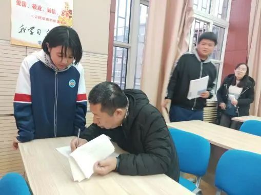 育人育己促成长，亦师亦友助前行——高一年级举行全员育人导师制师生见面会