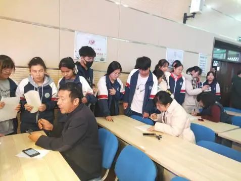 育人育己促成长，亦师亦友助前行——高一年级举行全员育人导师制师生见面会