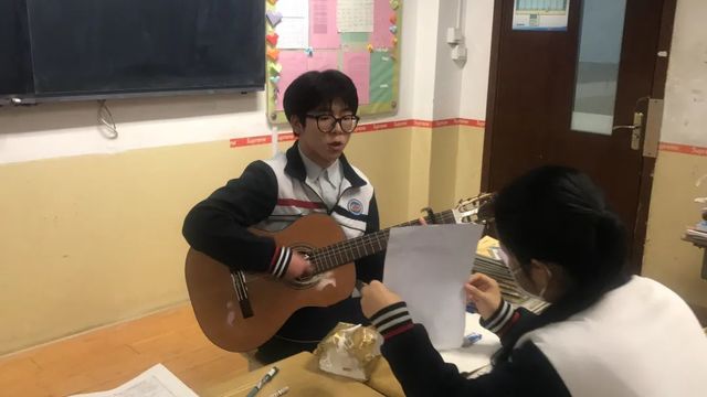 全力以赴迎会考，脚步“不止”建吾班——高二10班合格考动员暨原创班歌发布主题班会