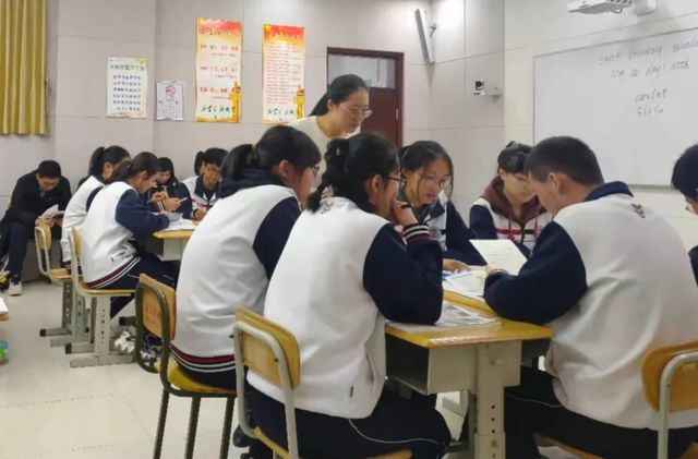 关注信息化学习工具与英语教学深度融合，培养学生自主学习能力——青岛市高中英语教研活动在我校举行