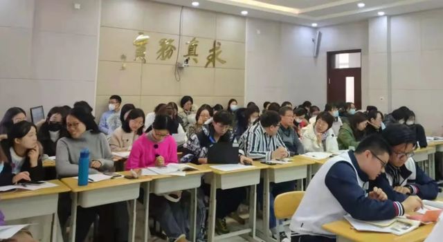 关注信息化学习工具与英语教学深度融合，培养学生自主学习能力——青岛市高中英语教研活动在我校举行