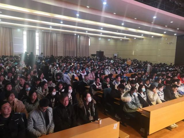 法制专题讲座暨联合党支部专项治理活动——高二年级“清朗环境 团结奋进”主题教育活动月系列活动