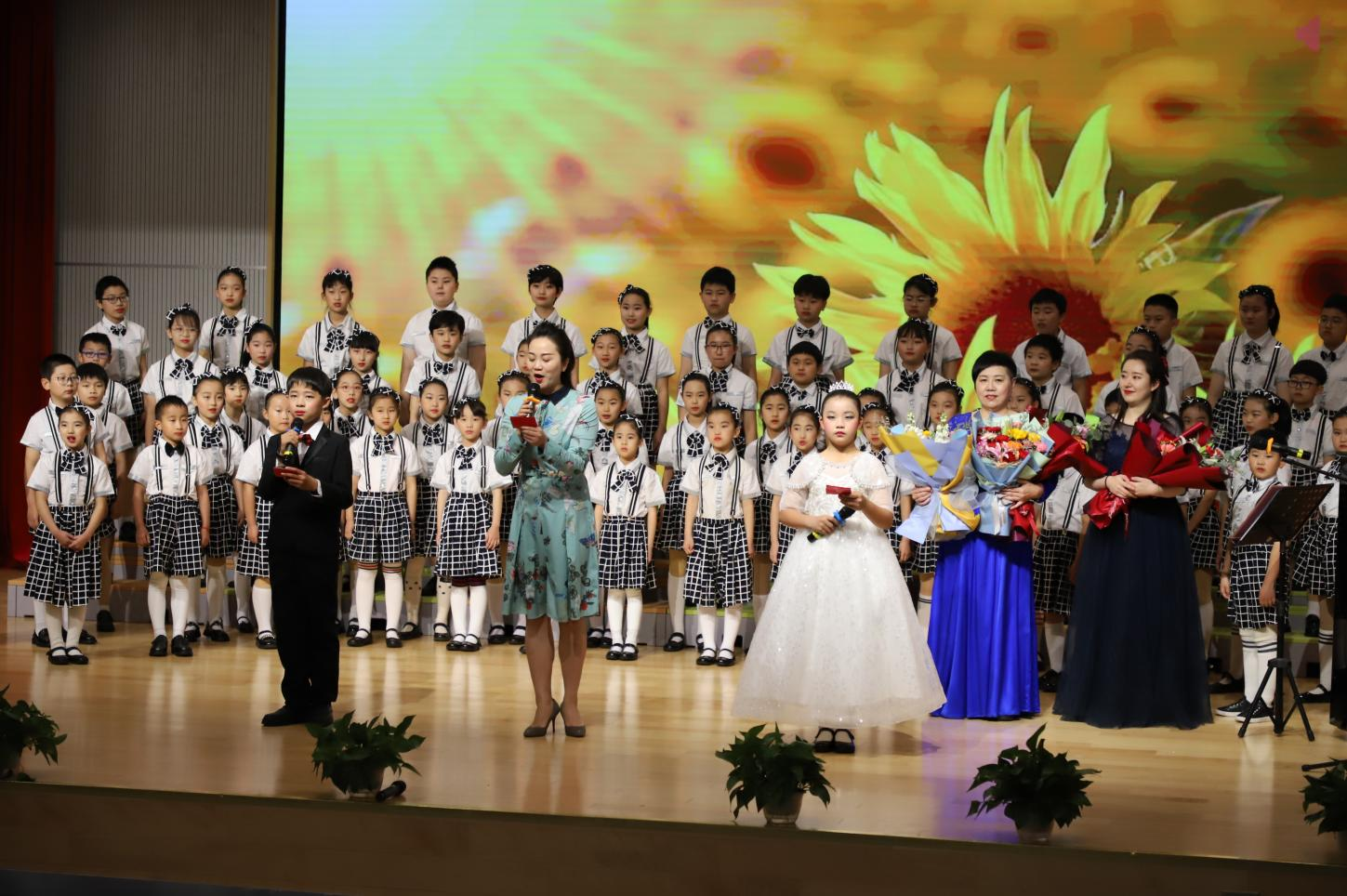 童声飞扬唱响新年乐章，金门路小学合唱团带来音乐盛宴