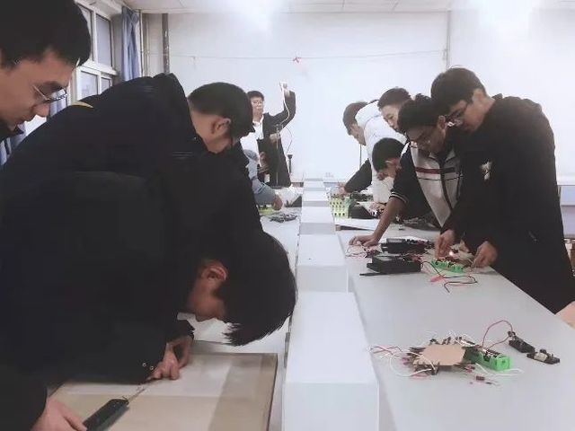 耳闻不如目见，目见不如实验——记物理学科节之“科学实验大比拼”