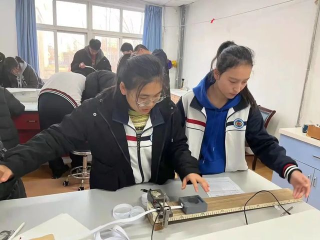 耳闻不如目见，目见不如实验——记物理学科节之“科学实验大比拼”