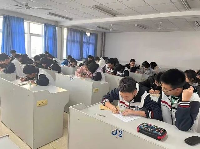 耳闻不如目见，目见不如实验——记物理学科节之“科学实验大比拼”