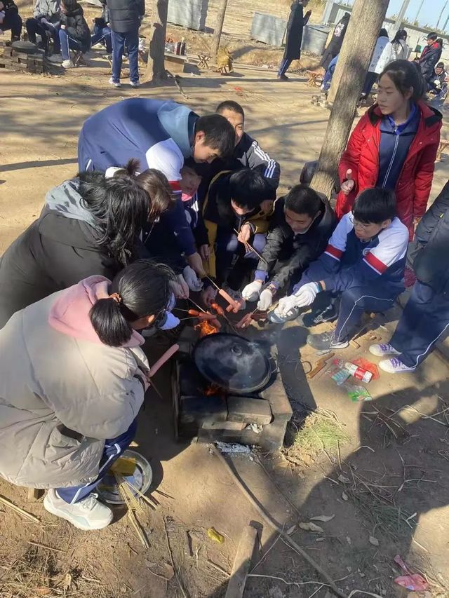 二月春耕昌杏密，百花次第争先出——青岛第六十六中学高一年级学农实践活动