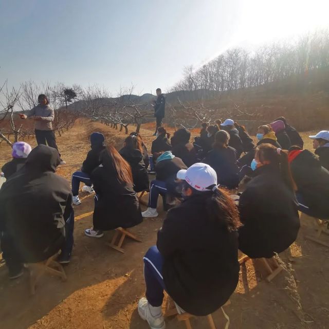 二月春耕昌杏密，百花次第争先出——青岛第六十六中学高一年级学农实践活动