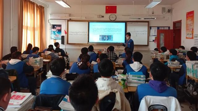 凝聚少年力量，燃亮志愿微光——我校召开“学雷锋，树新风”主题班会