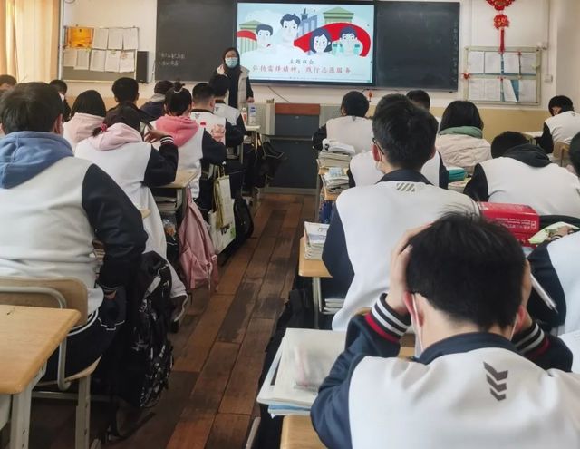 凝聚少年力量，燃亮志愿微光——我校召开“学雷锋，树新风”主题班会