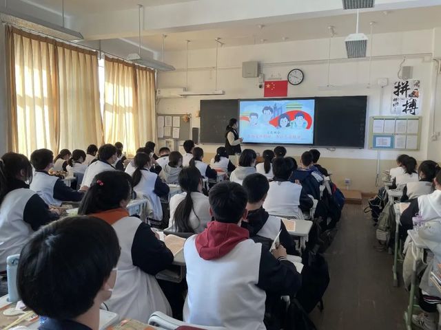 凝聚少年力量，燃亮志愿微光——我校召开“学雷锋，树新风”主题班会