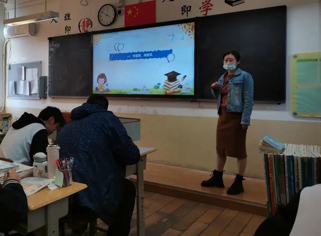 凝聚少年力量，燃亮志愿微光——我校召开“学雷锋，树新风”主题班会