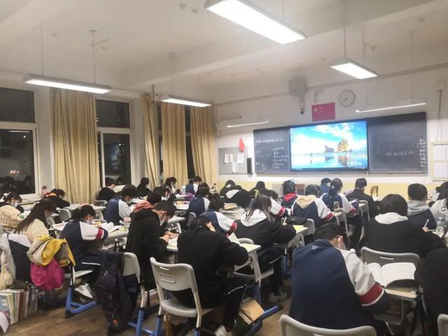 抗疫先锋队｜同步教学稳学情，齐心协力战疫情