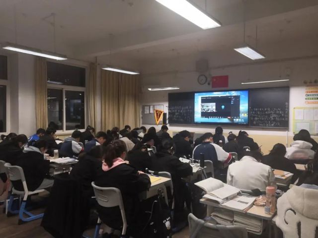 抗疫先锋队｜同步教学稳学情，齐心协力战疫情