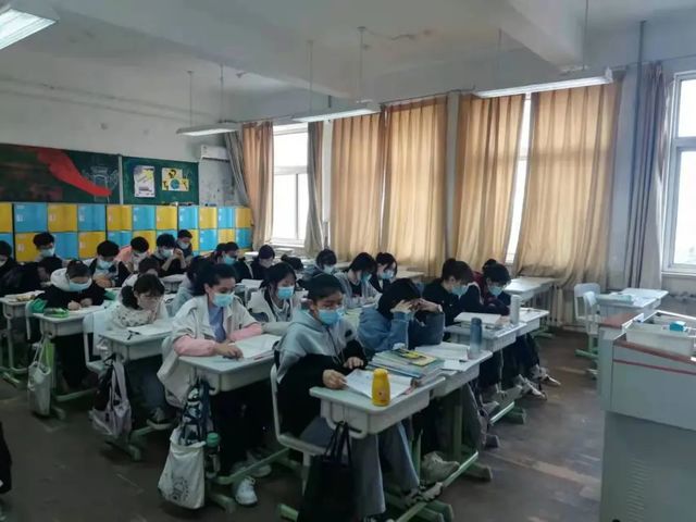 抗疫先锋队｜同步教学稳学情，齐心协力战疫情