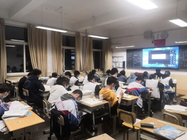 抗疫先锋队｜同步教学稳学情，齐心协力战疫情