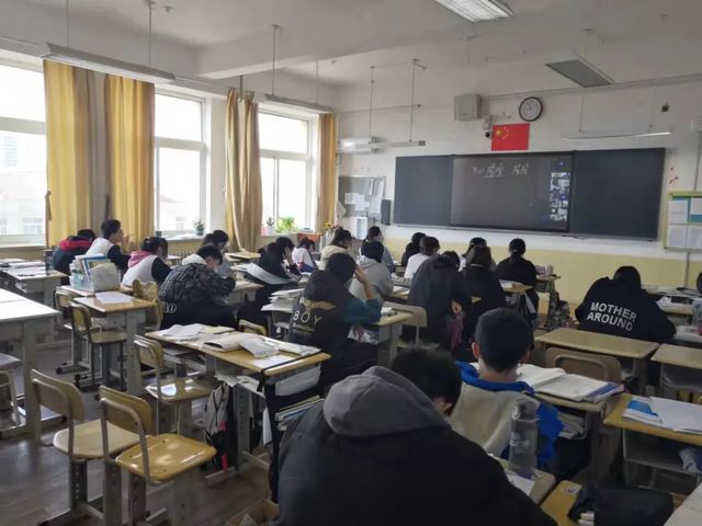 抗疫先锋队｜同步教学稳学情，齐心协力战疫情