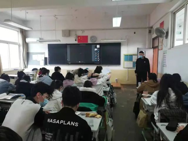 抗疫先锋队｜同步教学稳学情，齐心协力战疫情