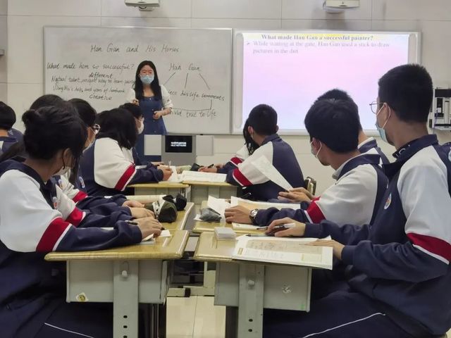 青岛市高中英语教研活动在我校顺利举行