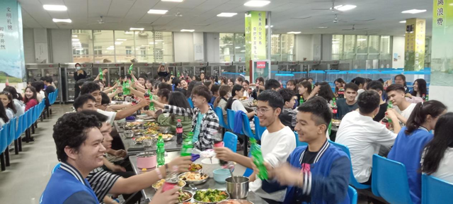 愿有前程可奔赴 亦有岁月可回首——青岛六十六中学举行2022届新疆班毕业生欢送晚宴