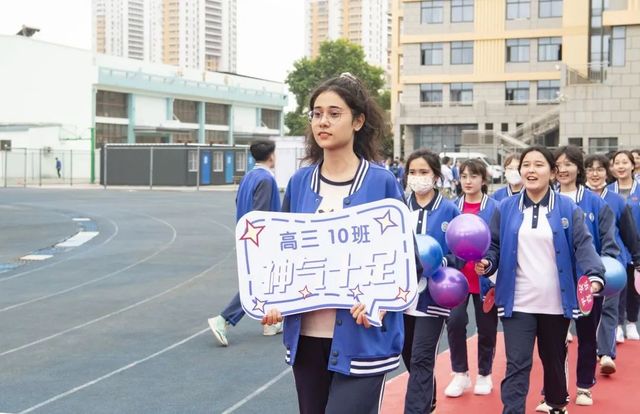 毕业季 | 青岛六十六中2022届高三毕业典礼：“感恩母校 追梦远航”
